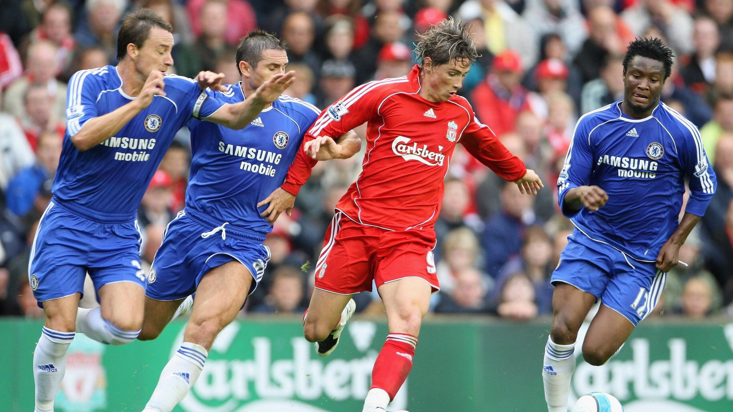 爱游戏ayx-草原风情草地足球盛典，乡村运动新体验，草地 足球