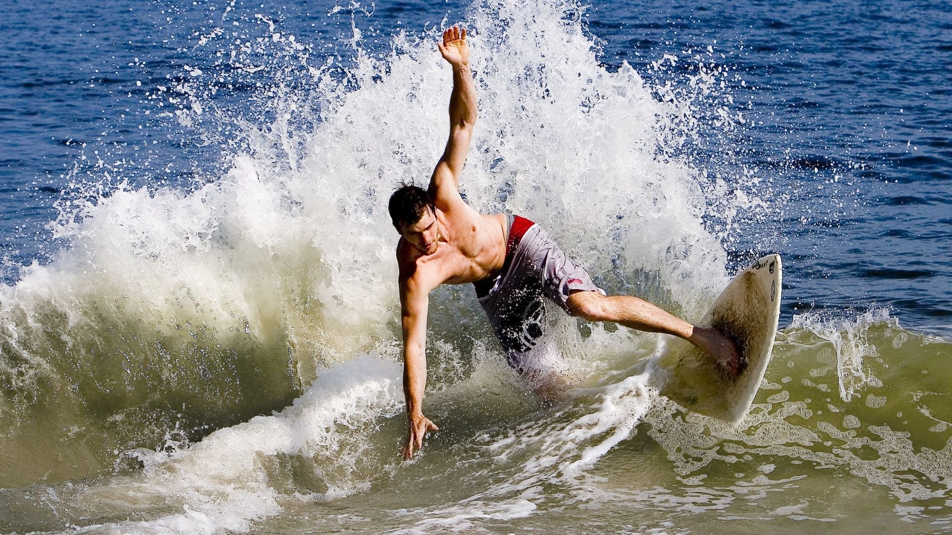 高原攀岩挑战赛，极速挑战山巅极限，高空攀岩讲解示范